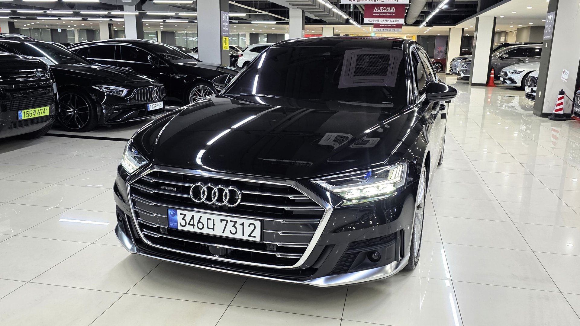 AUDI A8 - View 1