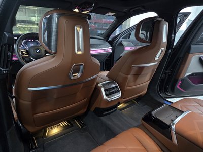 2023 BMW 7 SERIES photo 2