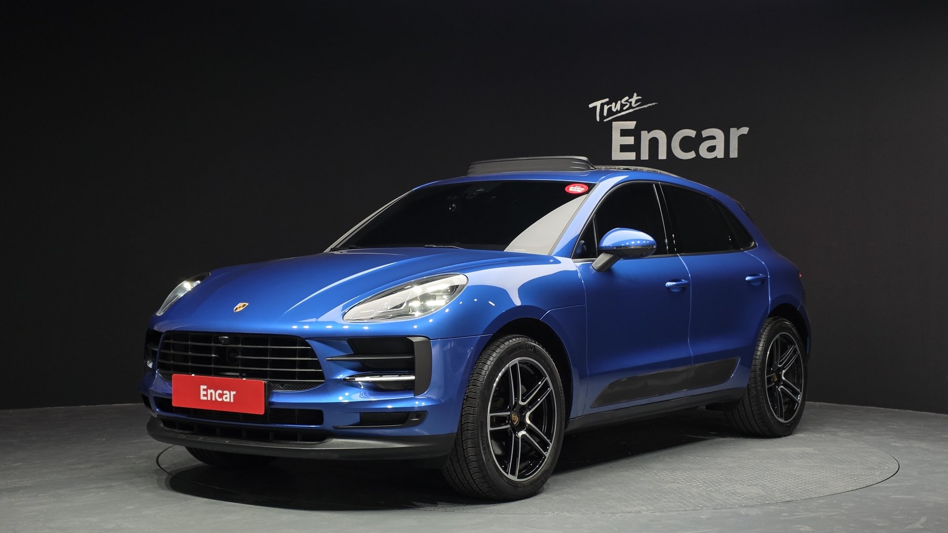 PORSCHE MACAN - View 1
