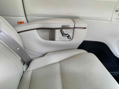2024 Lexus LM — миниатюра 26