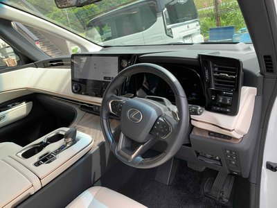 صورة 9 لـ 2024 Lexus LM