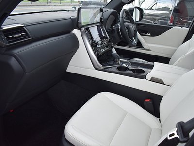 صورة مصغرة 30 لـ 2025 Lexus LX