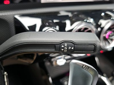 MERCEDES-BENZ CLA - 9