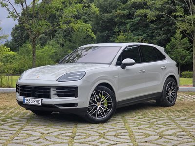 صورة 2 لـ 2024 Porsche CAYENNE