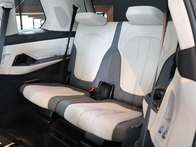 صورة مصغرة 13 لـ 2025 BMW X7
