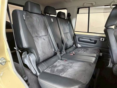 TOYOTA LAND CRUISER 70 - 6