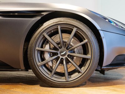 ASTON MARTIN DB11 - 9