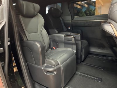 صورة 9 لـ 2025 Toyota ALPHARD