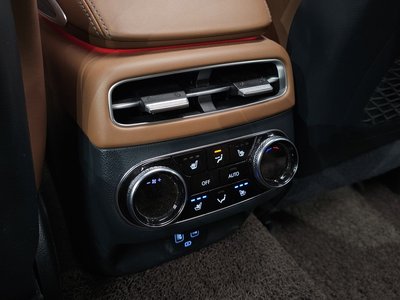 صورة مصغرة 30 لـ 2022 Genesis GV70
