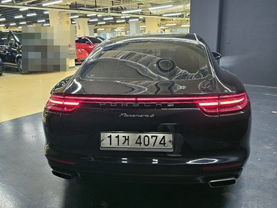 PORSCHE PANAMERA - 4