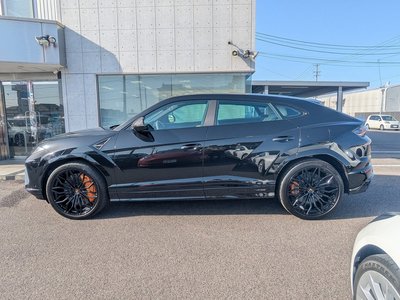 LAMBORGHINI URUS - 9