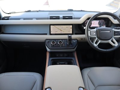 LAND ROVER DEFENDER - 6