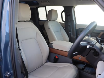 LAND ROVER DEFENDER - 9