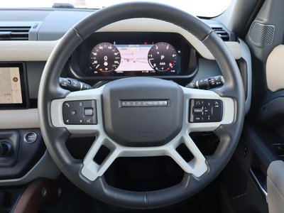 LAND ROVER DEFENDER - 7