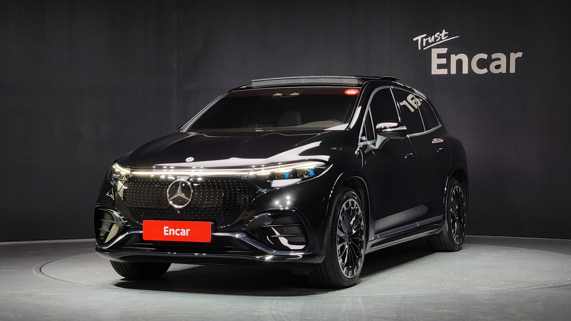 MERCEDES-BENZ EQS SUV - View 1