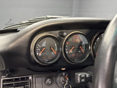 PORSCHE 911 TARGA - 8