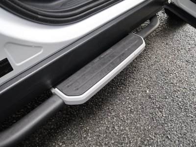 LAND ROVER DEFENDER - 4