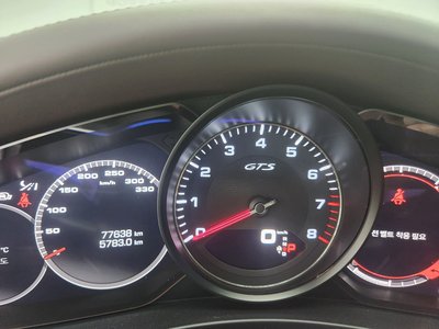 PORSCHE PANAMERA - 8