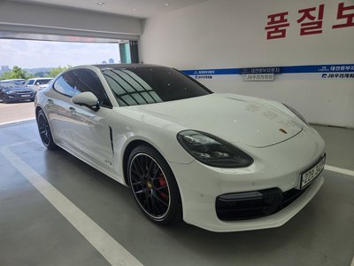 PORSCHE PANAMERA - 1