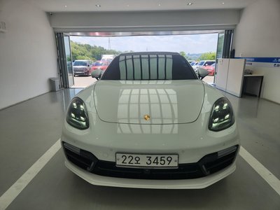 PORSCHE PANAMERA - 4