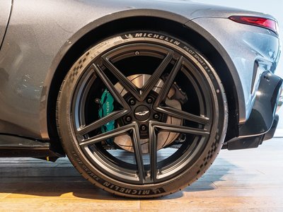ASTON MARTIN VANTAGE - 10