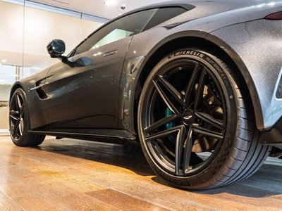 ASTON MARTIN VANTAGE - 9