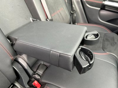 MERCEDES-BENZ GLA - 10