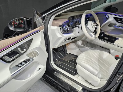 MERCEDES-BENZ EQE - 10
