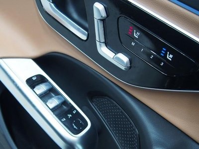 MERCEDES-BENZ E-CLASS - 9
