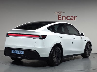 TESLA MODEL Y - 3