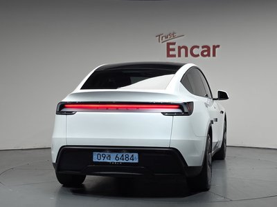 TESLA MODEL Y - 4