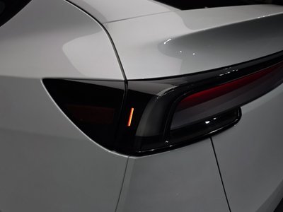 TESLA MODEL Y - 10