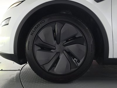 TESLA MODEL Y - 6