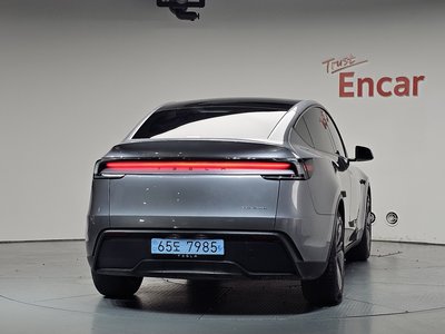 TESLA MODEL Y - 4