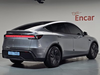 TESLA MODEL Y - 2