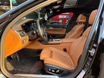 BMW 7 SERIES - 8