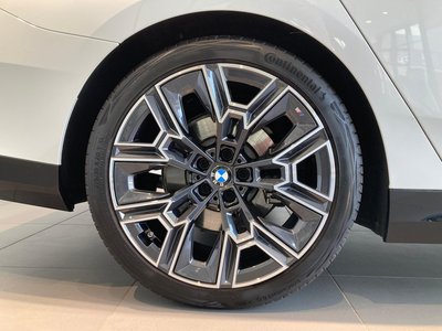 صورة 7 لـ 2024 BMW 5 SERIES TOURING
