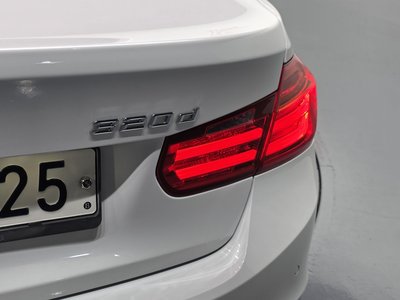 صورة 10 لـ 2015 BMW 3 SERIES