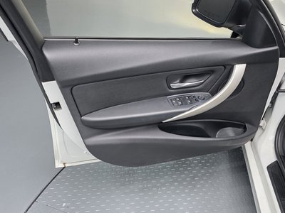 صورة مصغرة 14 لـ 2015 BMW 3 SERIES