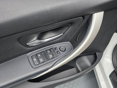 صورة مصغرة 24 لـ 2015 BMW 3 SERIES