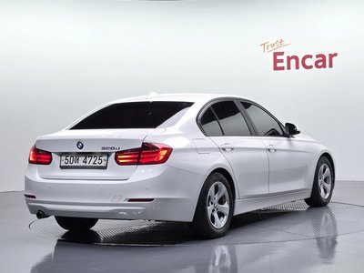 صورة 3 لـ 2015 BMW 3 SERIES