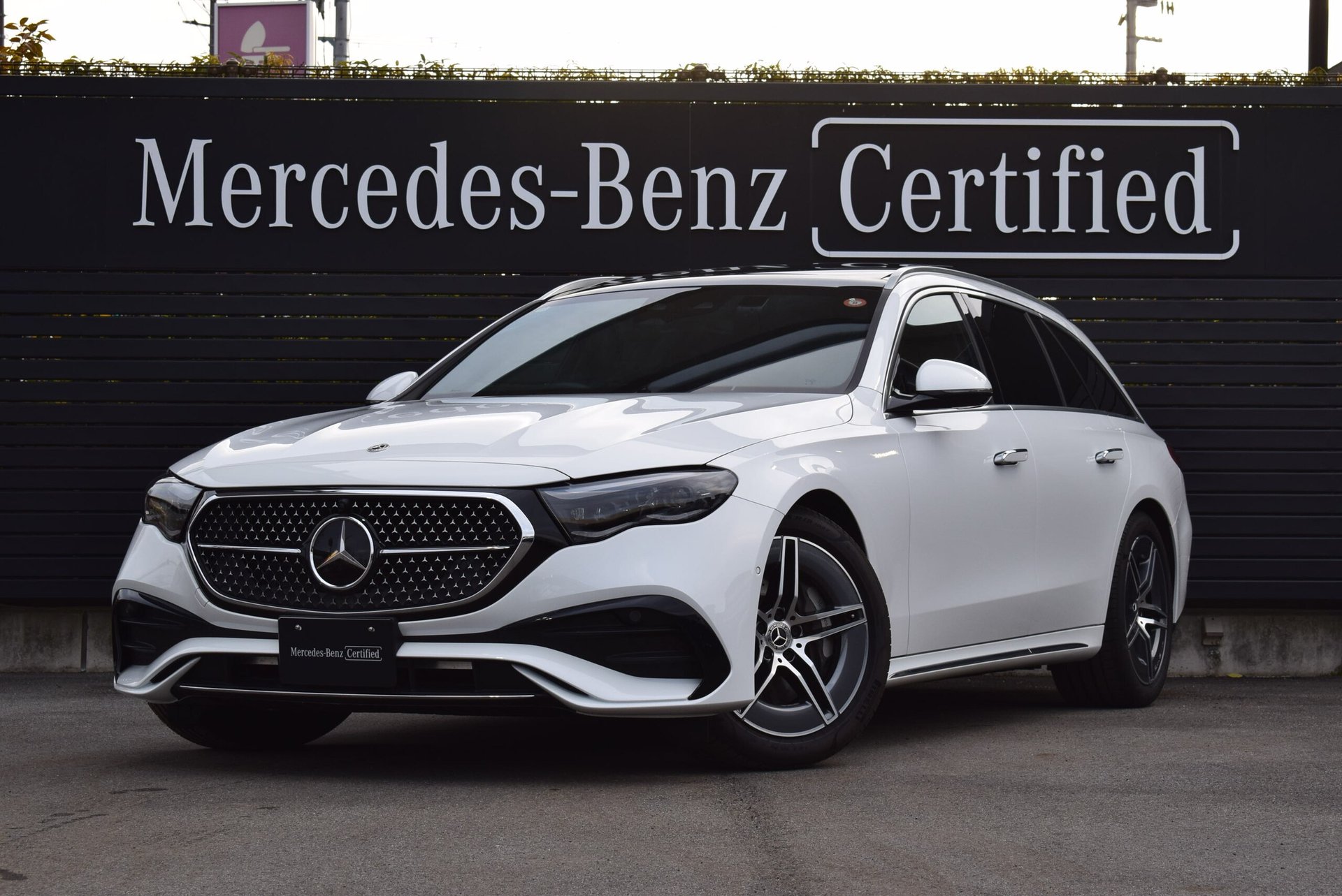 MERCEDES-BENZ E-CLASS - View 1