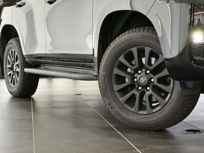 صورة 10 لـ 2023 Toyota LAND CRUISER PRADO