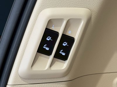 صورة مصغرة 40 لـ 2023 Toyota LAND CRUISER PRADO