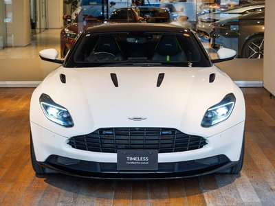 ASTON MARTIN DB11 - 4