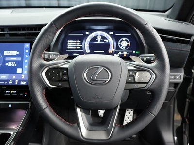 صورة 9 لـ 2025 Lexus LBX