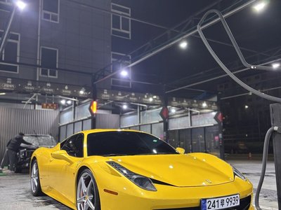 FERRARI 458