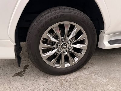 صورة مصغرة 12 لـ 2023 Toyota LAND CRUISER 300