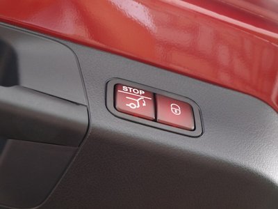 2025 Mercedes-BENZ GLB thumbnail 35