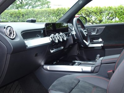 2025 Mercedes-BENZ GLB photo 8